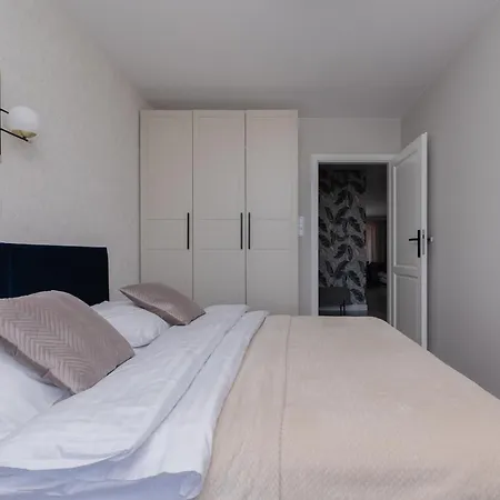 Glow Apartments, Letnica - Szesc Letnica *